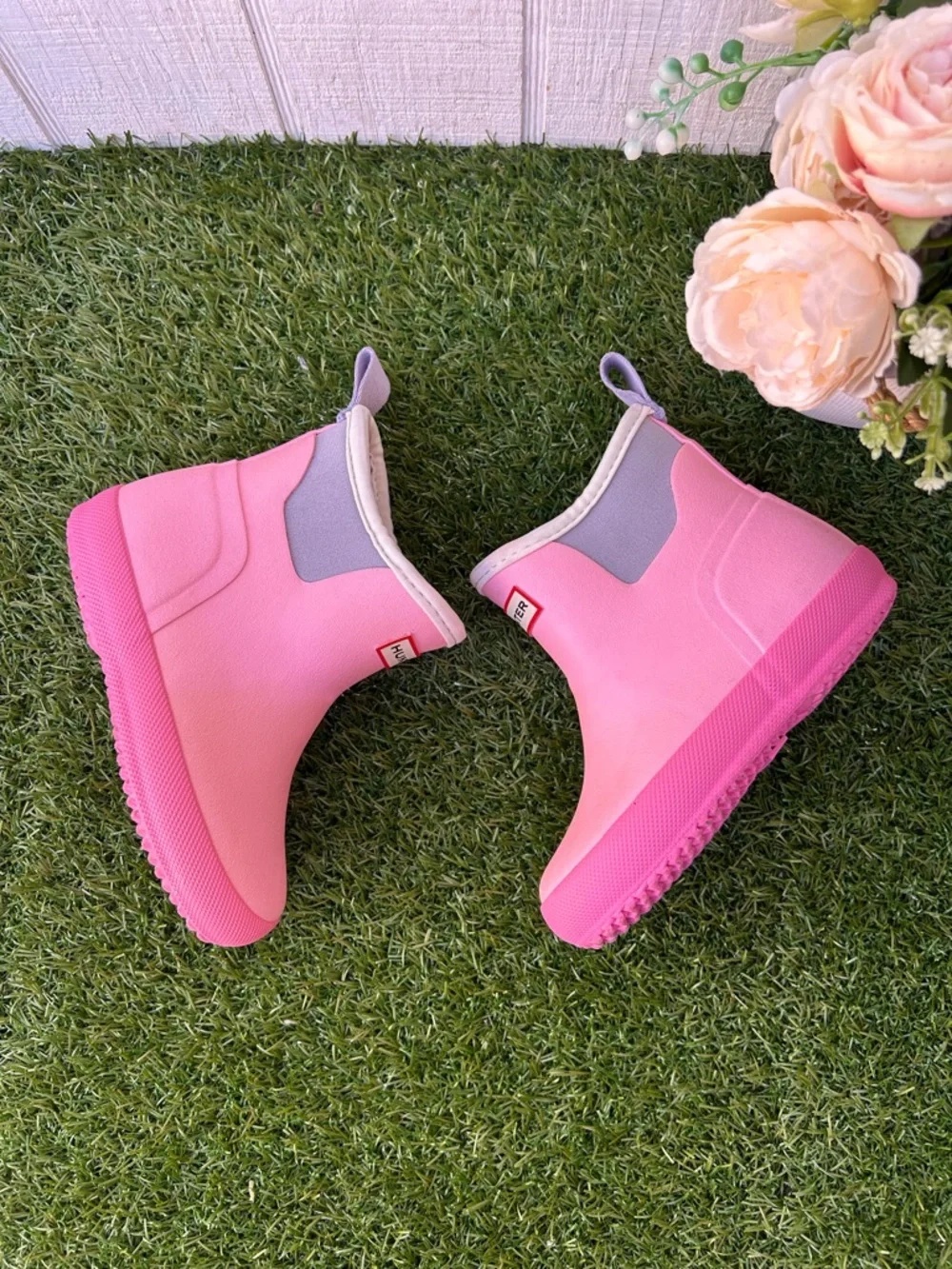 Finley Kids Waterproof Rain Boots in Medium Pink with Gray Trim size 9 new